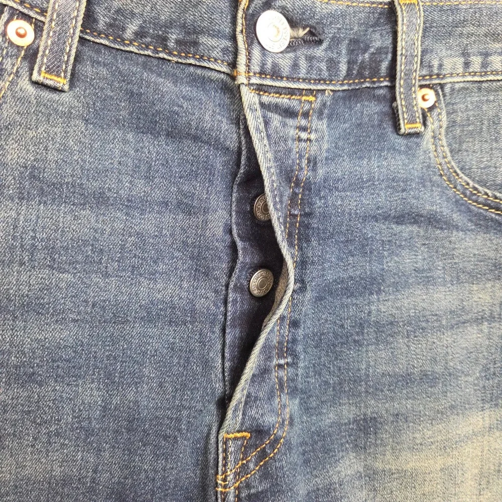 Levis 501 Jeans Mens 34 x 32 Straight Leg‎ Button Fly